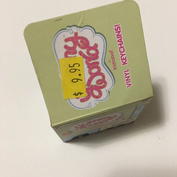 Kidrobot Vinyl Keychain - Picture 13 of 14